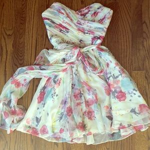 Lovely, flattering dress for any event!